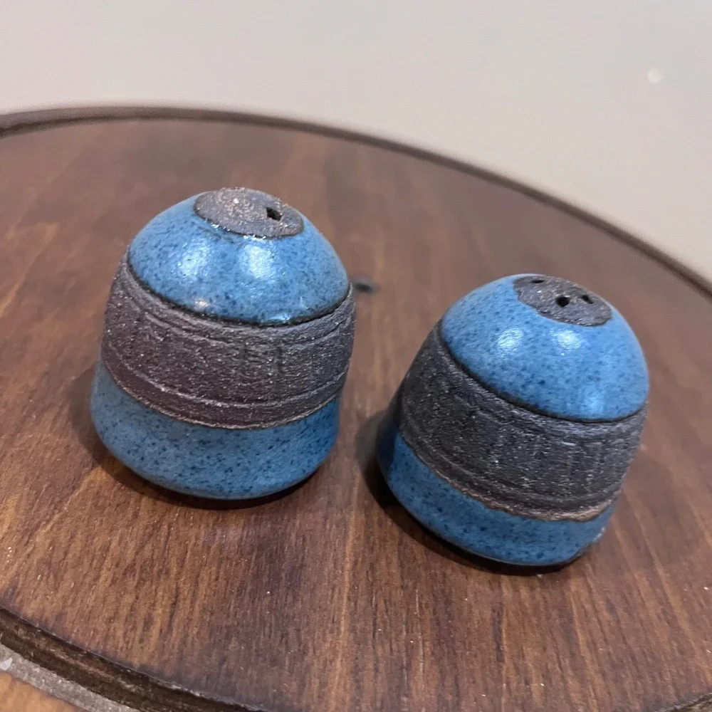 Vtg Studio‎ Pottery Salt and Pepper Shakers Blue Glazed Brutalist MCM Signed 2